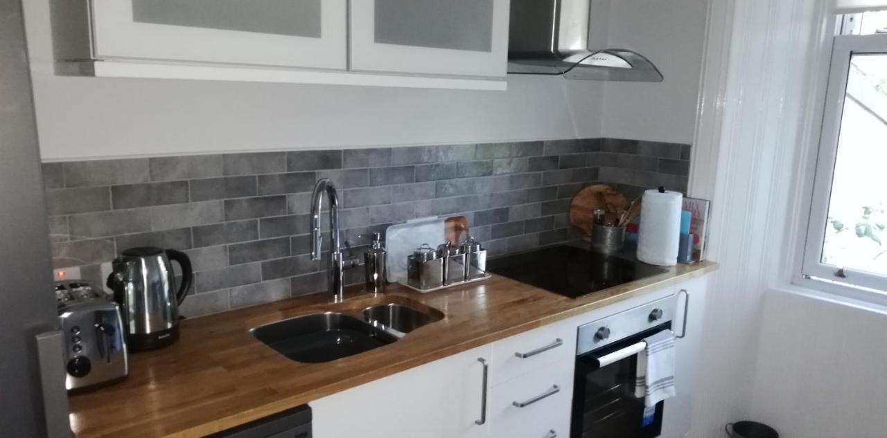 Woodburn Ground-Floor Apartment In Quiet Setting In פיטלוצ'רי מראה חיצוני תמונה
