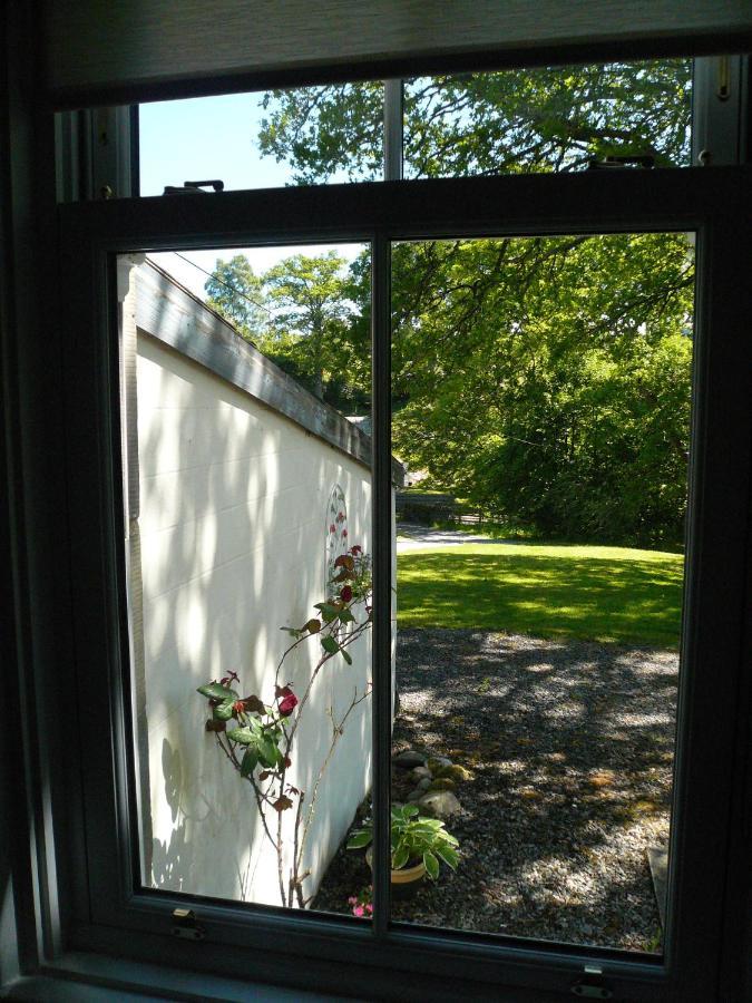 Woodburn Ground-Floor Apartment In Quiet Setting In פיטלוצ'רי מראה חיצוני תמונה